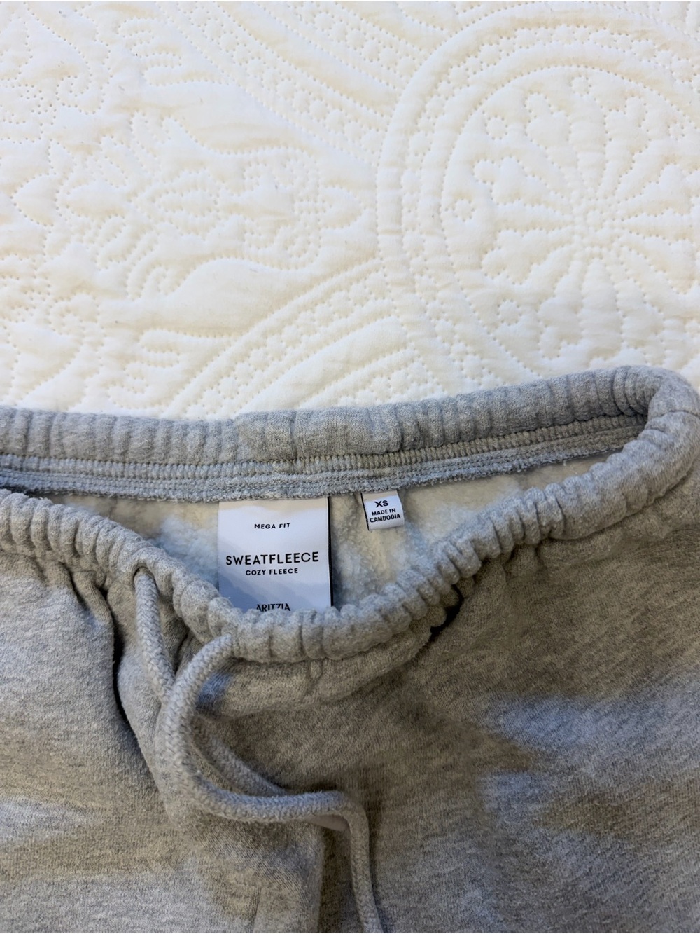 Aritzia Heather Chrome Flutter Sweatpants - Picture 2 of 2